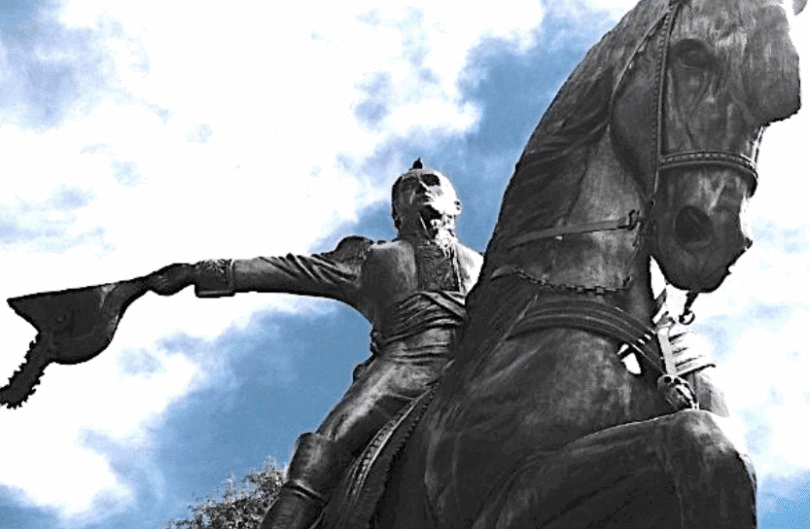  | Simón Bolívar Statue in Toluca Mexico Rodolfo Mendoza  Flickr  CC BY NC 20 | MR Online